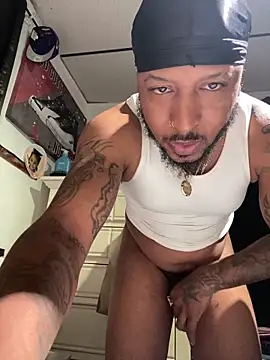 Snapshot of papiluii chatting on November 17, 1:11 am papiluii online show from November 17, 1:11 am