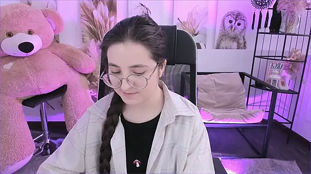 Snapshot of VirtuallVoyant chatting on December 18, 7:14 am VirtuallVoyant online show from December 18, 7:14 am