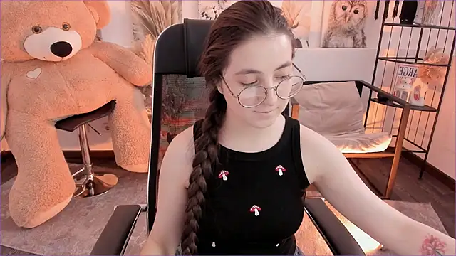 Snapshot of VirtuallVoyant chatting on December 19, 7:37 am VirtuallVoyant online show from December 19, 7:37 am