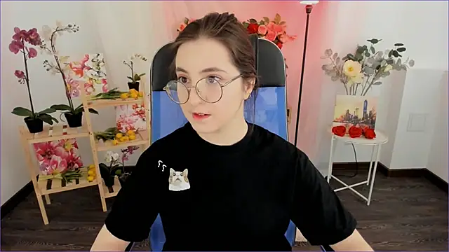 Snapshot of VirtuallVoyant chatting on January 6, 7:01 am VirtuallVoyant online show from January 6, 7:01 am