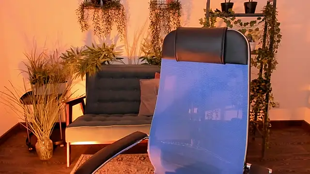 Snapshot of VirtuallVoyant chatting on January 17, 12:48 am VirtuallVoyant online show from January 17, 12:48 am