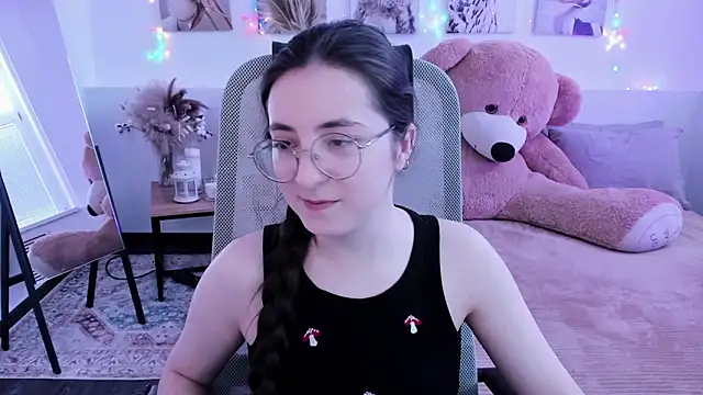 Snapshot of VirtuallVoyant chatting on February 21, 6:58 am VirtuallVoyant online show from February 21, 6:58 am