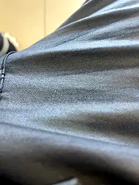 Snapshot of kamo012000 chatting on October 13, 8:03 am kamo012000 online show from October 13, 8:03 am