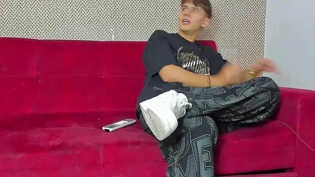 willy sexxx18 online show from February 18, 7:43 pm