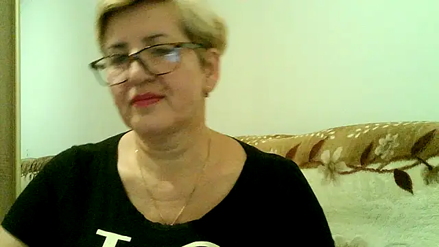 Snapshot of Dana4921 chatting on November 8, 4:18 pm Dana4921 online show from November 8, 4:18 pm