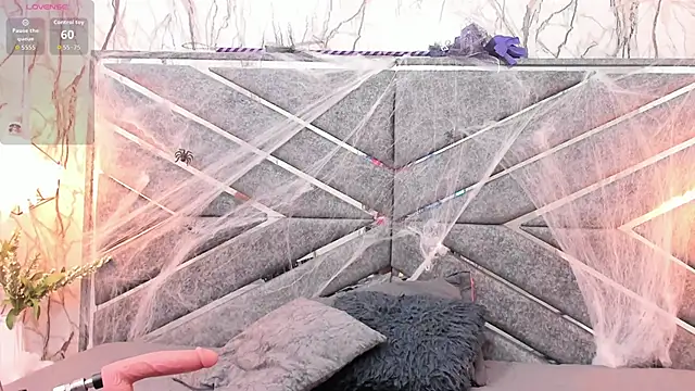 SASHA BROWNIE   online show from October 25, 8:03 pm