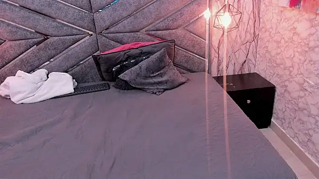 SASHA BROWNIE   online show from November 13, 8:08 pm