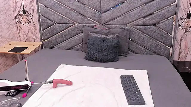 SASHA BROWNIE   online show from March 5, 7:32 pm