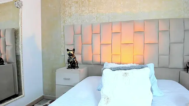 cloesummerr  online show from November 8, 1:33 pm