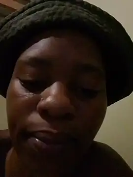 Snapshot of Mercy_Browny chatting on December 21, 10:28 pm Mercy Browny online show from December 21, 10:28 pm