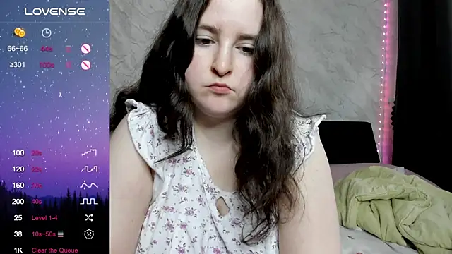 Snapshot of alice_allens chatting on October 6, 1:19 pm alice allens online show from October 6, 1:19 pm