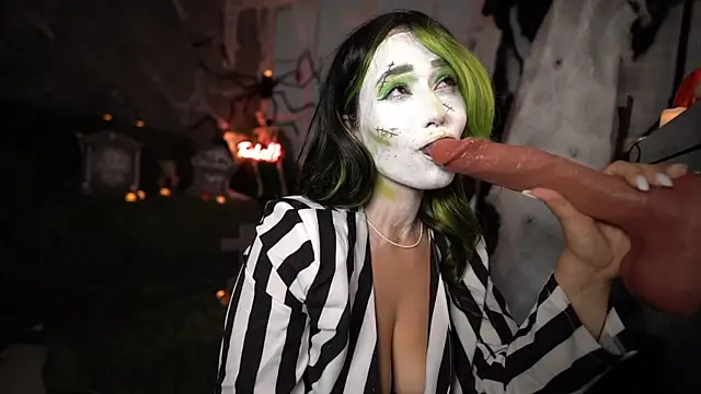 Snapshot of heylixie__ chatting on October 25, 1:13 am heylixie online show from October 25, 1:13 am