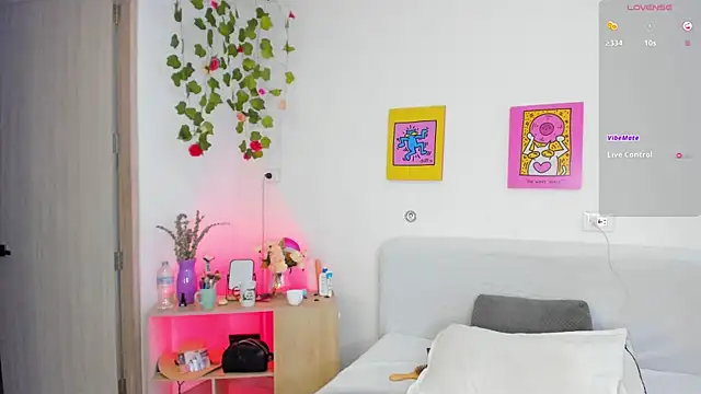 Snapshot of AprilAddams_ chatting on September 13, 9:25 pm AprilAddams online show from September 13, 9:25 pm