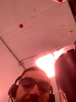 Snapshot of malek_xarx_ chatting on December 2, 2:56 pm malek xarx online show from December 2, 2:56 pm