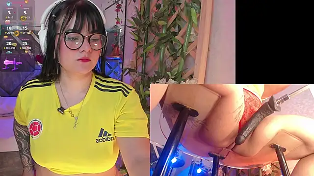 Snapshot of EternaAura chatting on November 11, 1:11 pm EternaAura online show from November 11, 1:11 pm