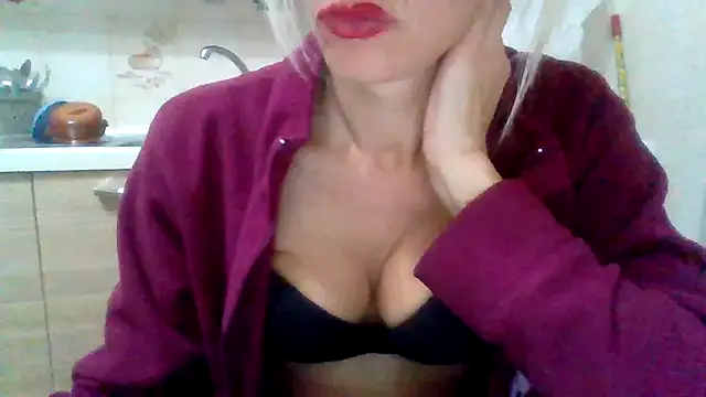 Snapshot of Kelly80 chatting on October 15, 5:13 pm Kelly80 online show from October 15, 5:13 pm