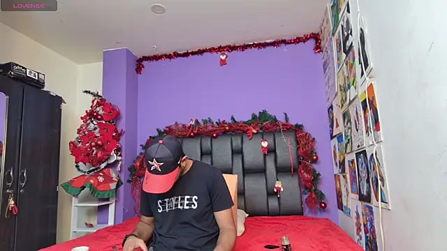 ashtoncooperr online show from December 18, 6:25 pm