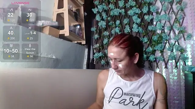 darling hott online show from March 19, 10:30 am