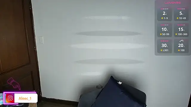 Snapshot of Aleecandrews chatting on September 19, 7:25 pm Aleecandrews online show from September 19, 7:25 pm