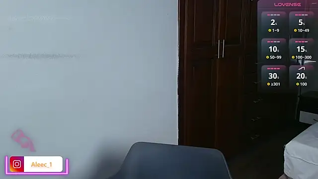 Snapshot of Aleecandrews chatting on September 22, 7:16 pm Aleecandrews online show from September 22, 7:16 pm