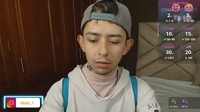 Snapshot of Aleecandrews chatting on October 22, 7:13 pm Aleecandrews online show from October 22, 7:13 pm