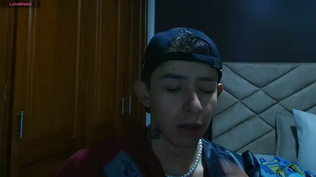 Snapshot of Aleecandrews chatting on October 30, 7:47 pm Aleecandrews online show from October 30, 7:47 pm