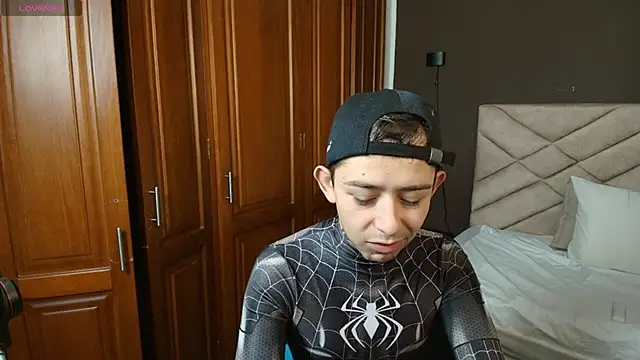 Snapshot of Aleecandrews chatting on October 31, 7:37 pm Aleecandrews online show from October 31, 7:37 pm