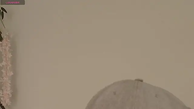 Snapshot of Aleecandrews chatting on November 25, 9:26 pm Aleecandrews online show from November 25, 9:26 pm