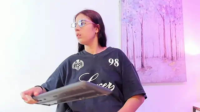 Snapshot of DanniaKross chatting on December 3, 7:56 pm DanniaKross online show from December 3, 7:56 pm