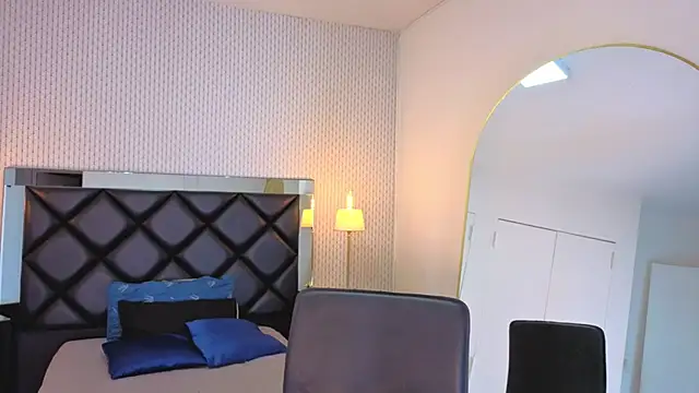 Snapshot of ryo_light chatting on October 2, 8:27 pm ryo light online show from October 2, 8:27 pm