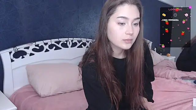 Snapshot of Lili_Luuu chatting on October 1, 9:32 pm Lili Luuu online show from October 1, 9:32 pm