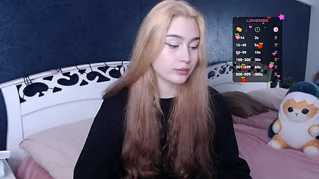 Snapshot of Lili_Luuu chatting on October 16, 2:45 am Lili Luuu online show from October 16, 2:45 am