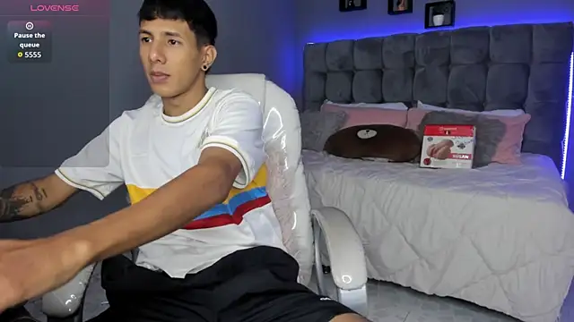 Snapshot of Juan_zabala chatting on September 10, 11:43 am Juan zabala online show from September 10, 11:43 am