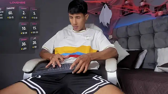 Snapshot of Juan_zabala chatting on October 10, 11:42 am Juan zabala online show from October 10, 11:42 am