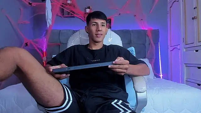 Snapshot of Juan_zabala chatting on October 18, 12:39 pm Juan zabala online show from October 18, 12:39 pm