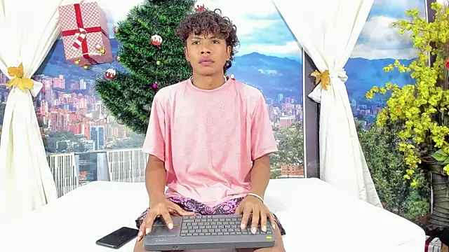 Snapshot of MilthonDelis chatting on November 20, 4:12 am MilthonDelis online show from November 20, 4:12 am