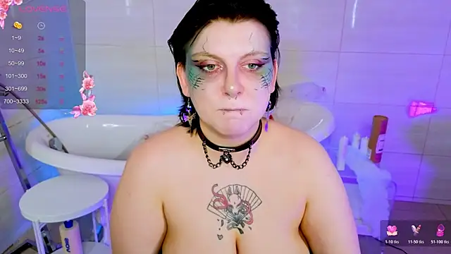 Snapshot of bluelunaray chatting on October 25, 10:34 am bluelunaray online show from October 25, 10:34 am