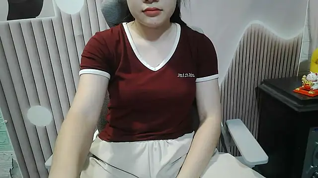 Snapshot of Emachiii chatting on September 25, 12:47 am Emachiii online show from September 25, 12:47 am