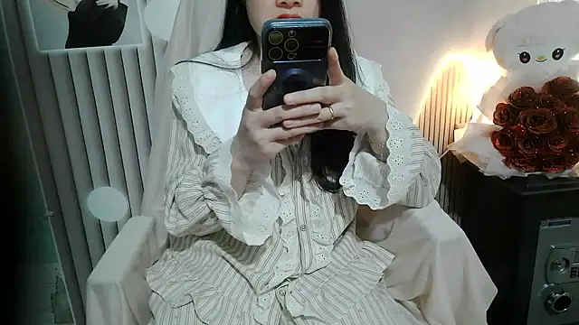 Snapshot of Emachiii chatting on November 13, 12:48 pm Emachiii online show from November 13, 12:48 pm