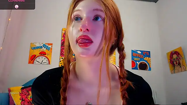 Snapshot of LuxXAngel chatting on December 20, 12:51 am LuxXAngel online show from December 20, 12:51 am