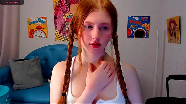 Snapshot of LuxXAngel chatting on February 15, 12:07 am LuxXAngel online show from February 15, 12:07 am