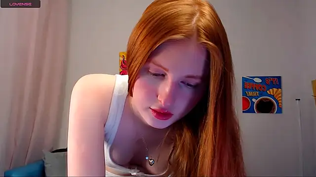 Snapshot of LuxXAngel chatting on February 17, 12:29 am LuxXAngel online show from February 17, 12:29 am