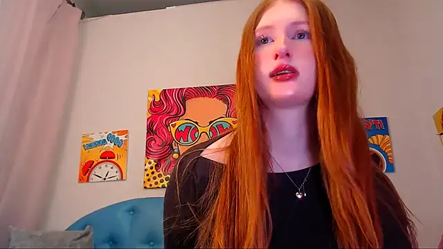 Snapshot of LuxXAngel chatting on February 24, 12:19 am LuxXAngel online show from February 24, 12:19 am