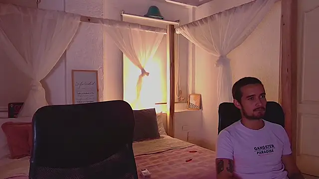 Snapshot of Laila_asher chatting on September 12, 1:06 am Laila asher online show from September 12, 1:06 am