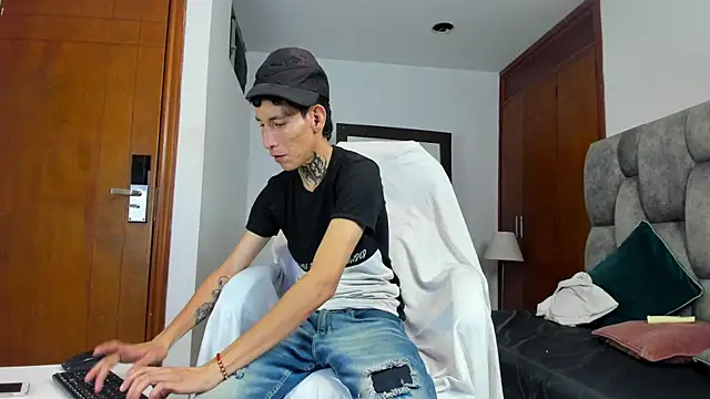 Snapshot of Davide_444 chatting on October 11, 1:16 am Davide 444 online show from October 11, 1:16 am