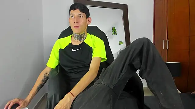 Snapshot of Davide_444 chatting on October 12, 3:49 am Davide 444 online show from October 12, 3:49 am