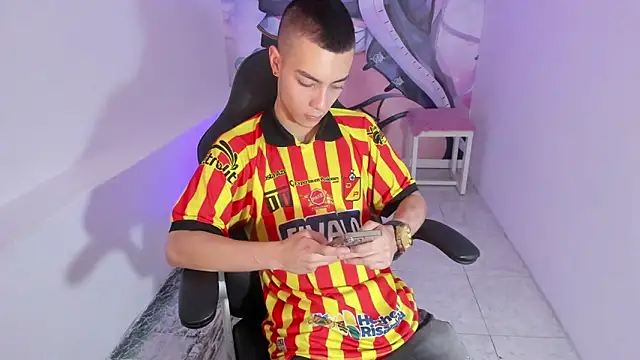 Dereck Boy8 online show from November 7, 7:36 pm