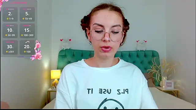 Snapshot of Real_cutie1 chatting on September 9, 9:03 pm Real cutie1 online show from September 9, 9:03 pm