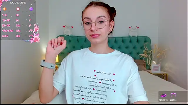 Snapshot of Real_cutie1 chatting on September 10, 8:53 pm Real cutie1 online show from September 10, 8:53 pm