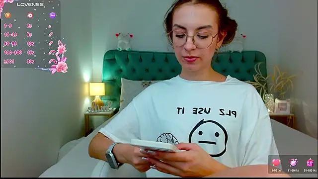 Snapshot of Real_cutie1 chatting on September 12, 8:42 pm Real cutie1 online show from September 12, 8:42 pm